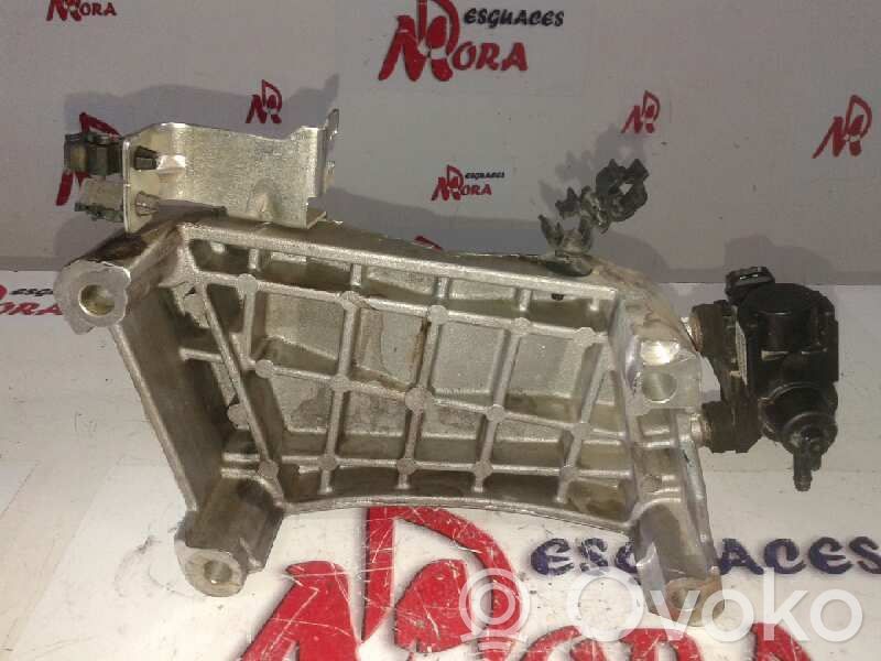 Engine mount bracket   55198565,CAJA2