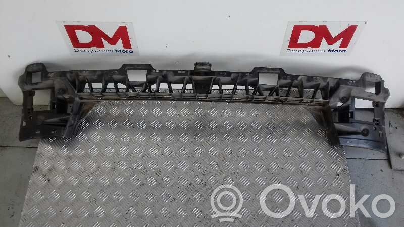 Front bumper mounting bracket