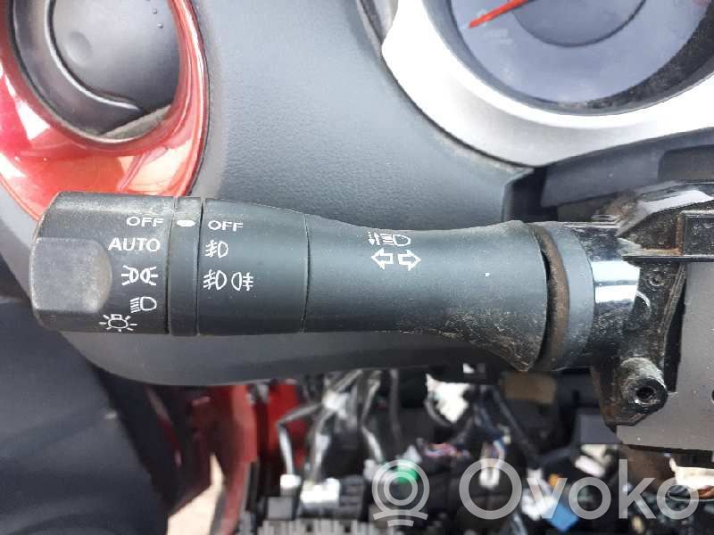 Nissan Juke I F15 Palanca de intermitentes 