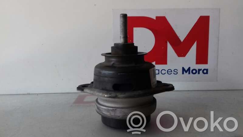 Moottorin kiinnikekorvake   7L8199131A