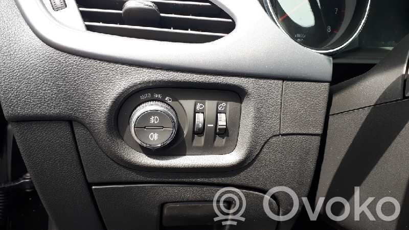 Opel Astra K Interruptor de control del panel de luces 