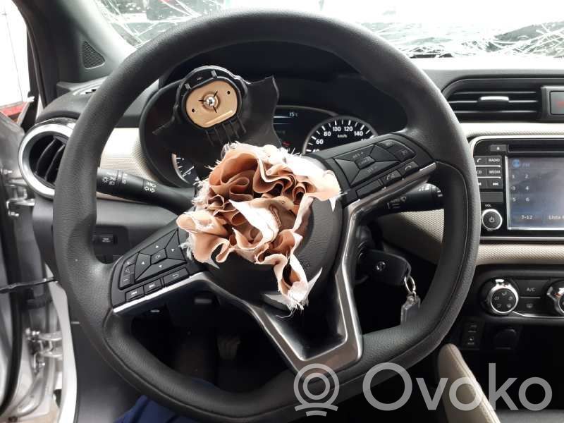 Nissan Micra C+C Volan 