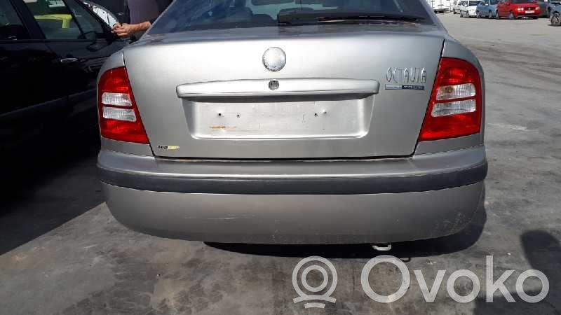 Skoda Octavia Mk2 (1Z) Parachoques 