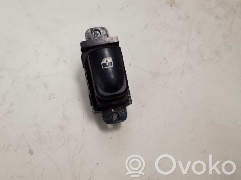 Hyundai i20 (PB PBT) Interruptor del elevalunas eléctrico 