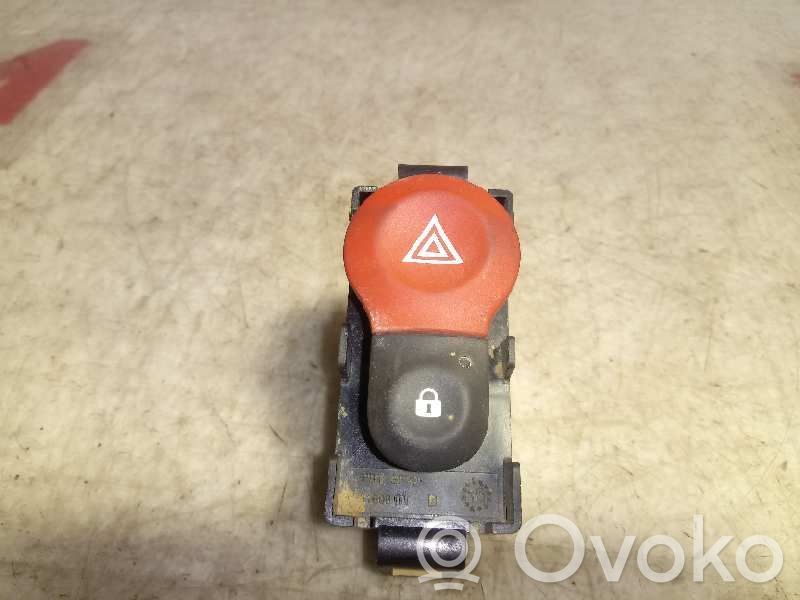 Hazard light switch   E3160101