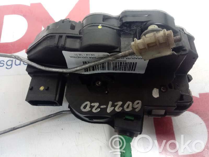 Opel Astra H Front door lock 