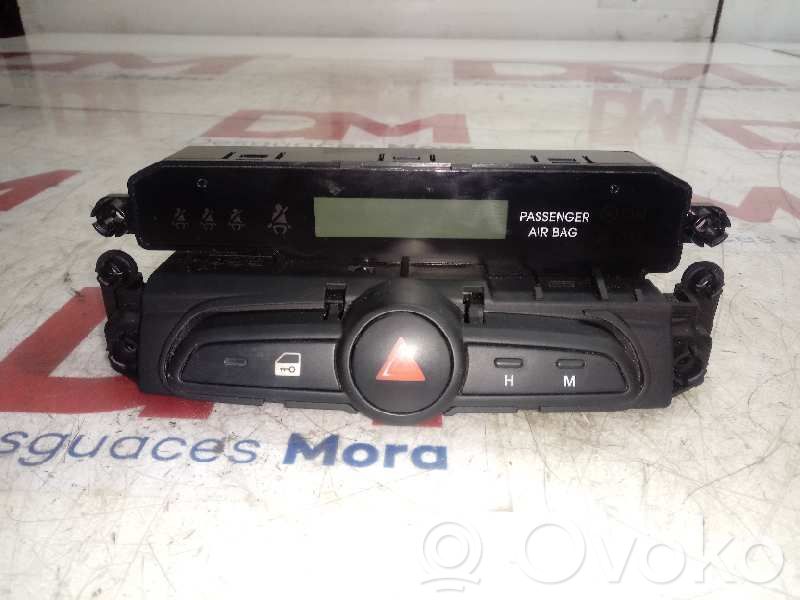 Hyundai ix20 Botón interruptor de luz de peligro 