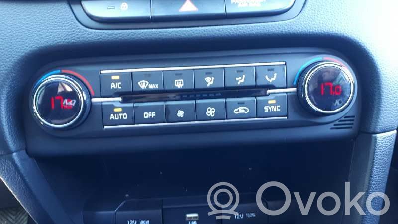 KIA Xceed Climate control unit 