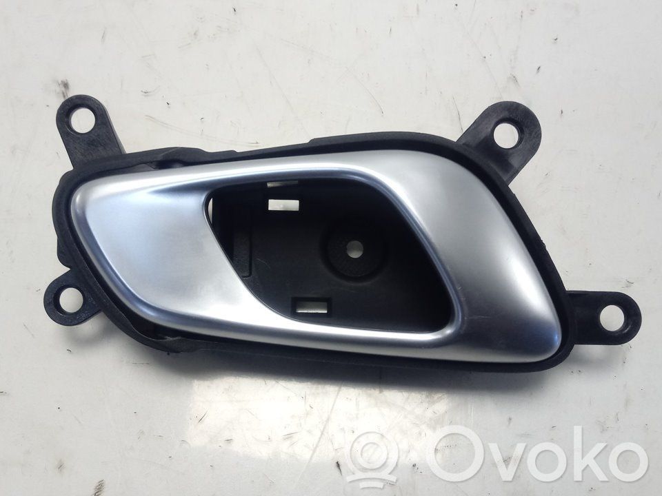 KIA Xceed Manecilla interna puerta delantera 