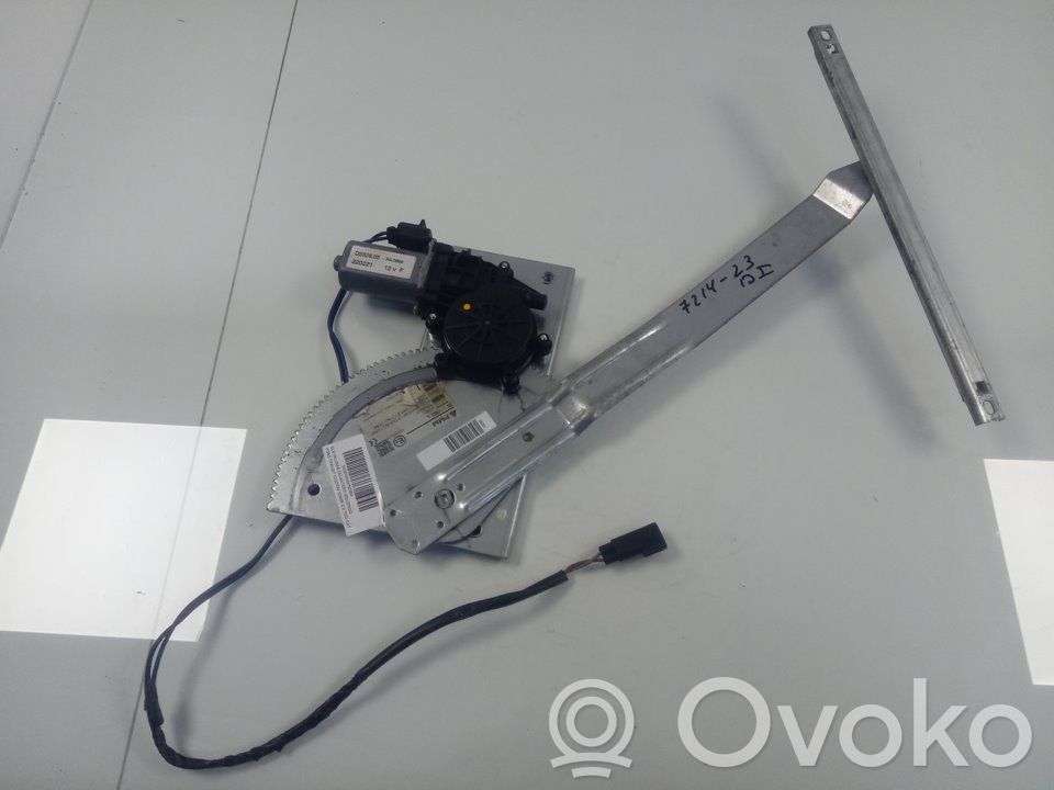 Front door manual window regulator   D232805