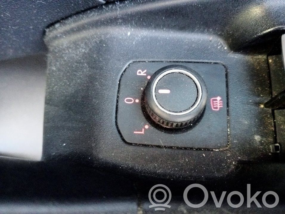 Audi A1 Wing mirror switch 