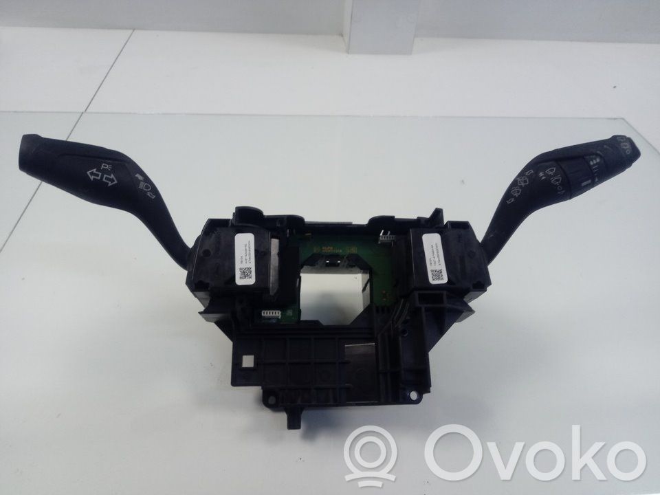 Suuntavilkun vipu   AV6T13335AE
