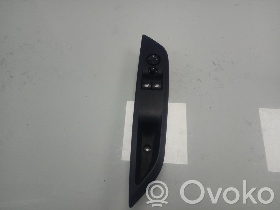 Peugeot 208 II Electric window control switch 