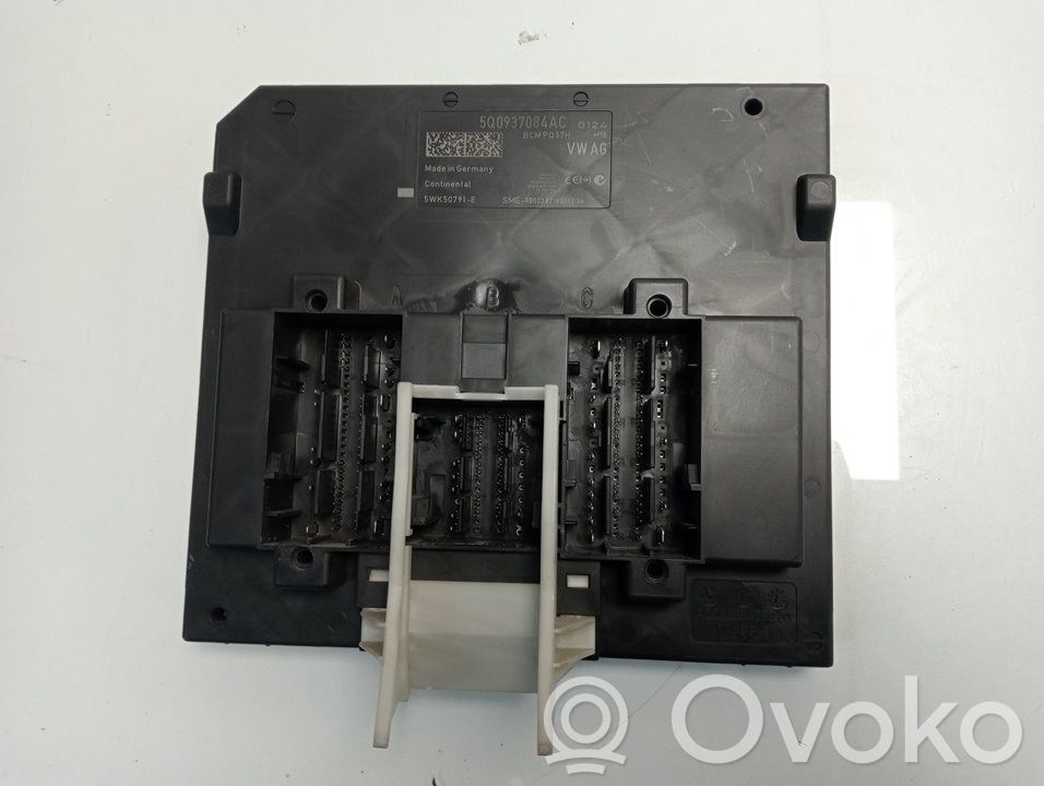 Mukavuusmoduuli   5Q0937084AC