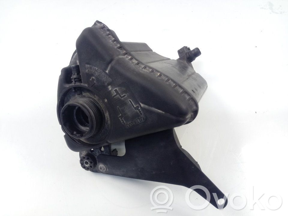 BMW 6 F12 F13 Kuro išsiplėtimo bakelis 