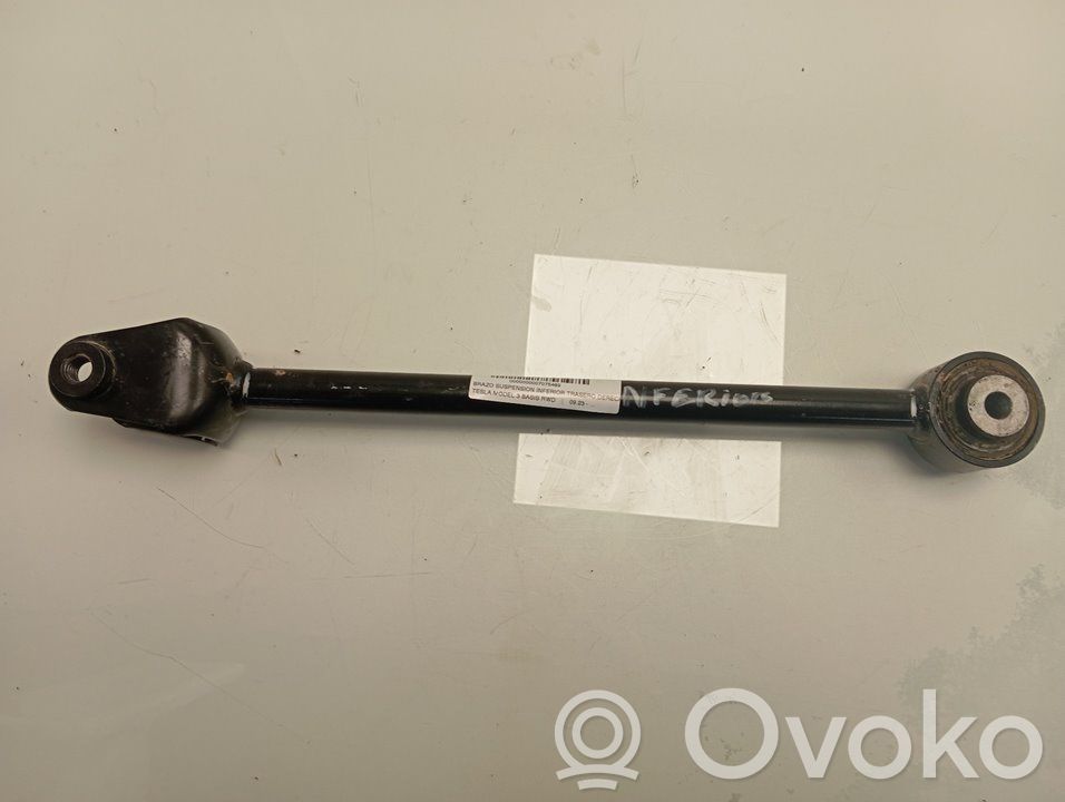 Brazo de suspensión trasero   134444100B
