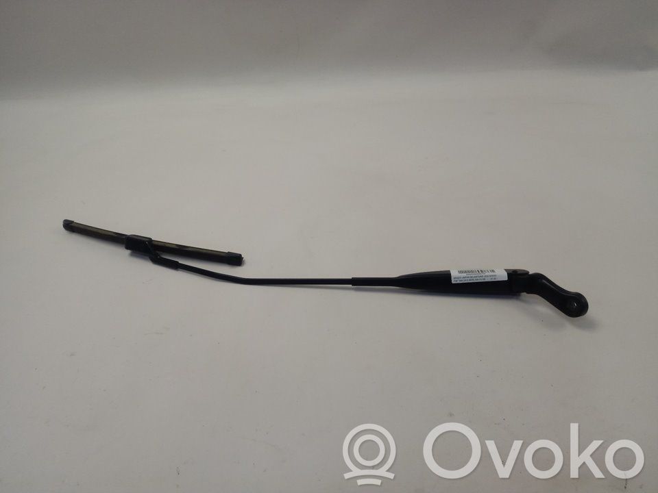 Fiat 500X Front wiper blade arm 