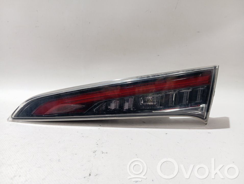 Toyota Corolla E160 E170 Takaluukun takavalot 