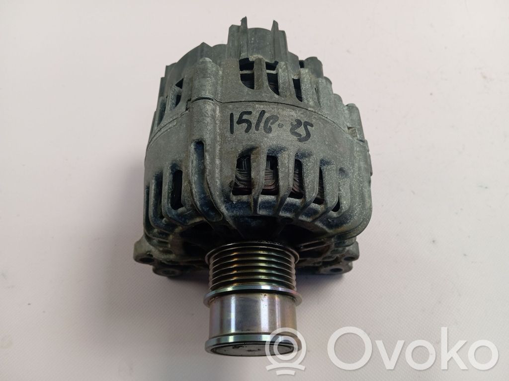Alternador   04E903015