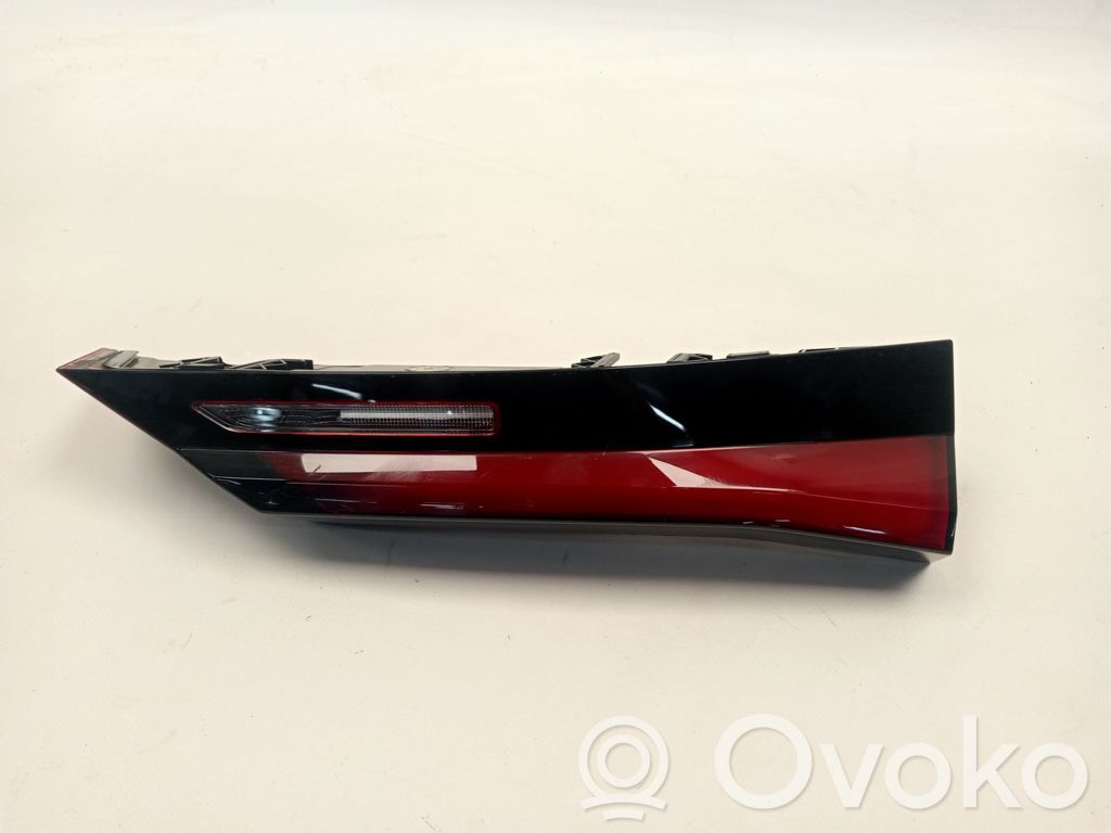 BMW X1 U11 Lampy tylnej klapy bagażnika 