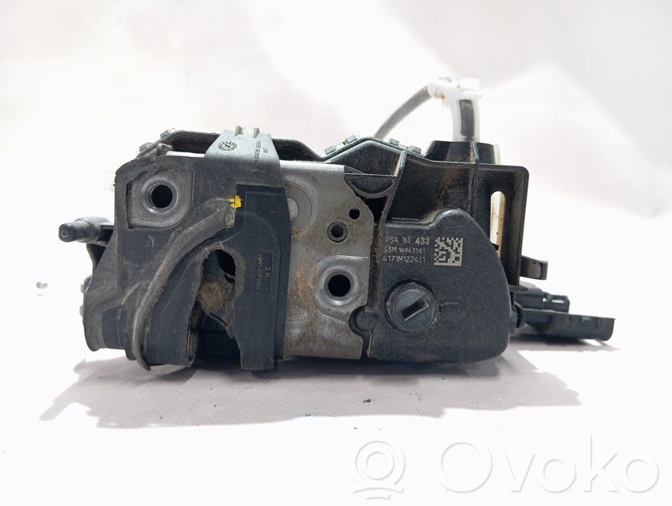 Opel Combo E Front door lock 