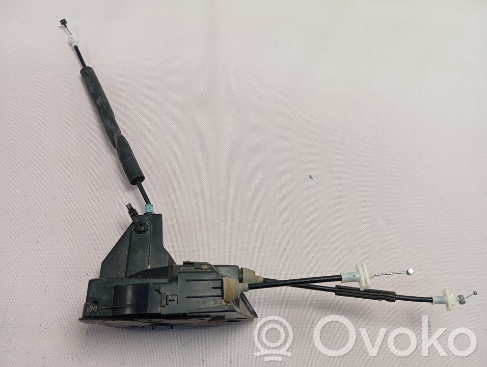 Priekšpusē slēdzene   T2H17442,GX6A26413CB,J9C3203A29EC