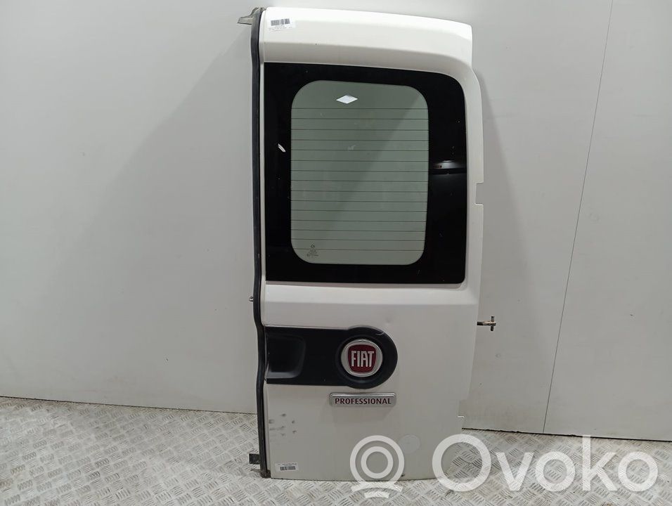 Fiat Doblo III Puerta trasera 