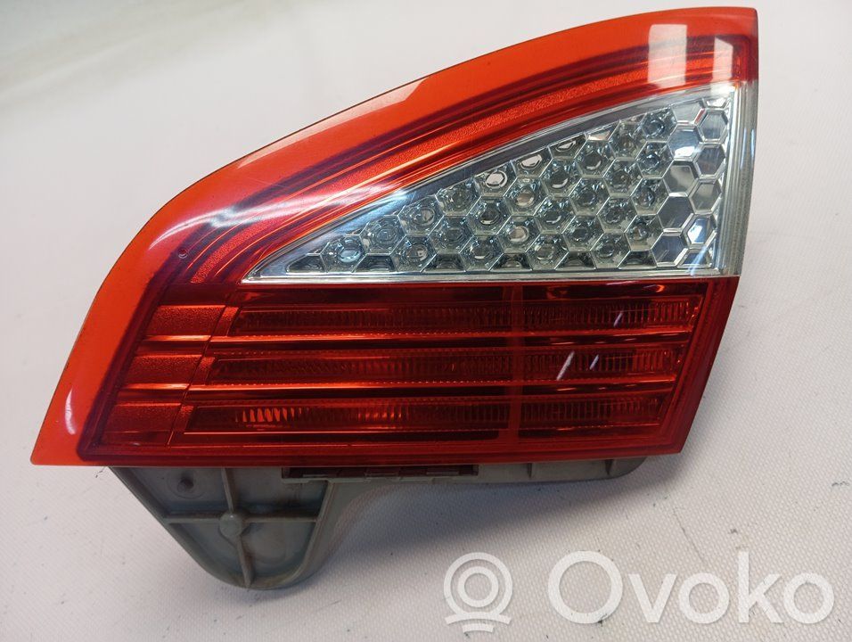 Ford Mondeo MK IV Lampă spate în capacul portbagajului 