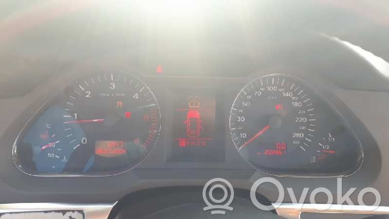 Audi A6 S6 C6 4F Tachimetro (quadro strumenti) 