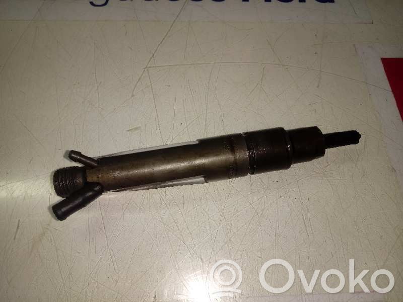 Inyector de combustible   028130202P
