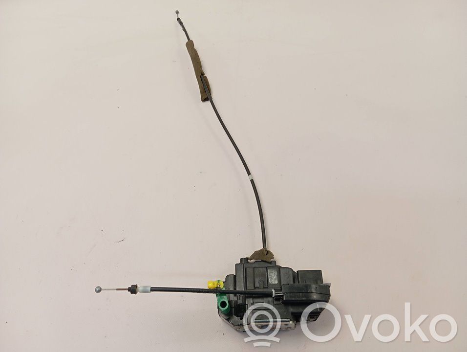 Nissan Navara Zamek drzwi przednich