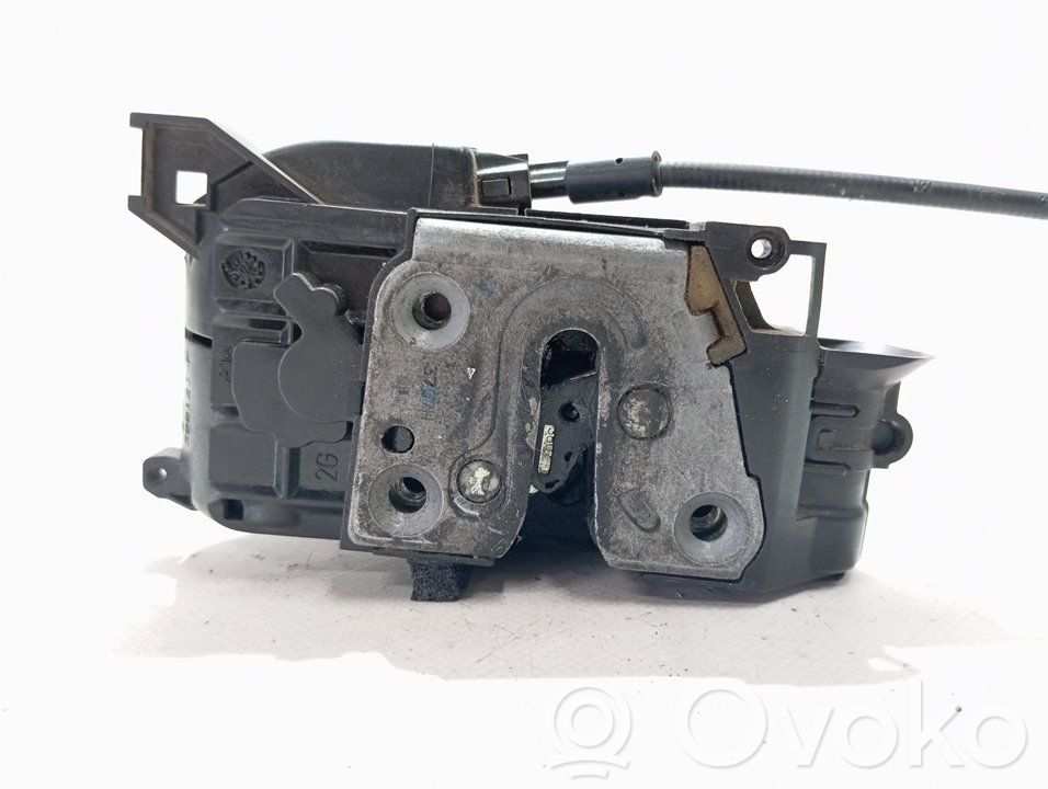 Renault Clio III Priekšpusē slēdzene 