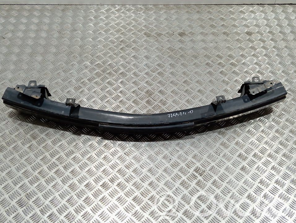 Soporte del parachoques delantero