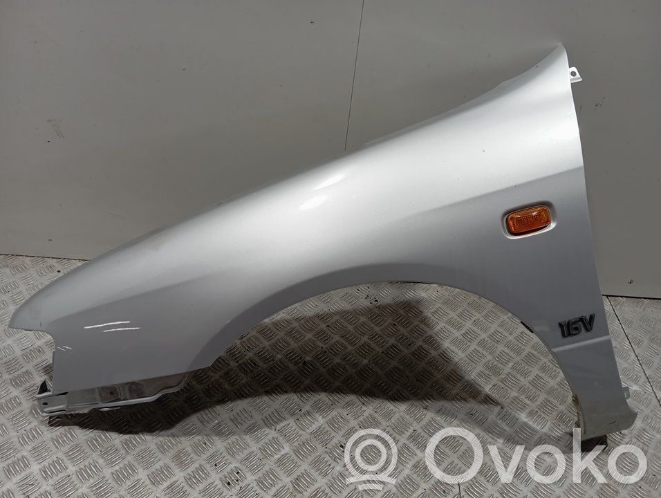 Nissan Primera Błotnik przedni 