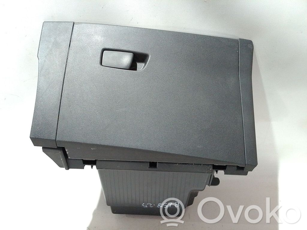 Renault Clio IV Glove box 