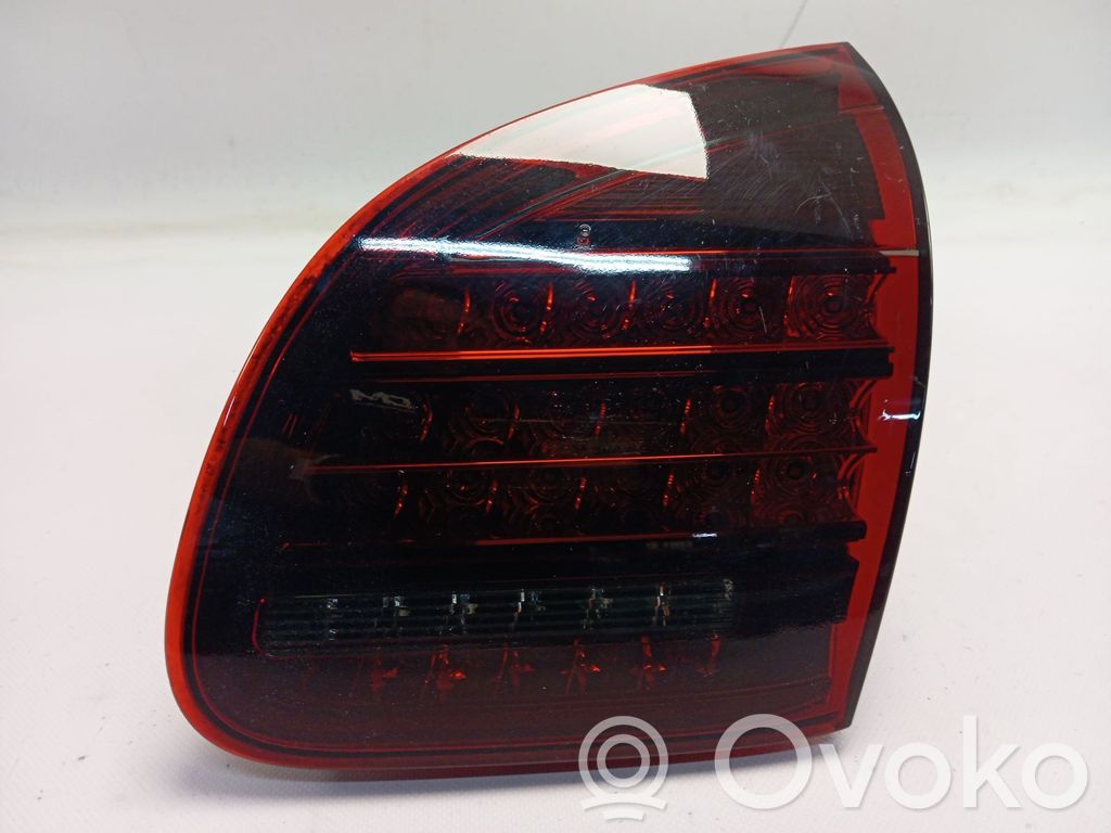 Porsche Cayenne (92A) Lampy tylnej klapy bagażnika 