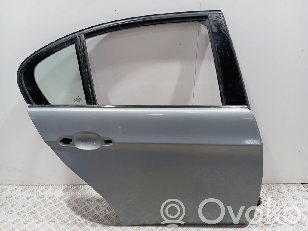 Aizmugurējās durvis   41007203648