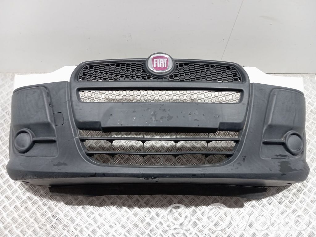 Fiat Doblo Parachoques delantero 