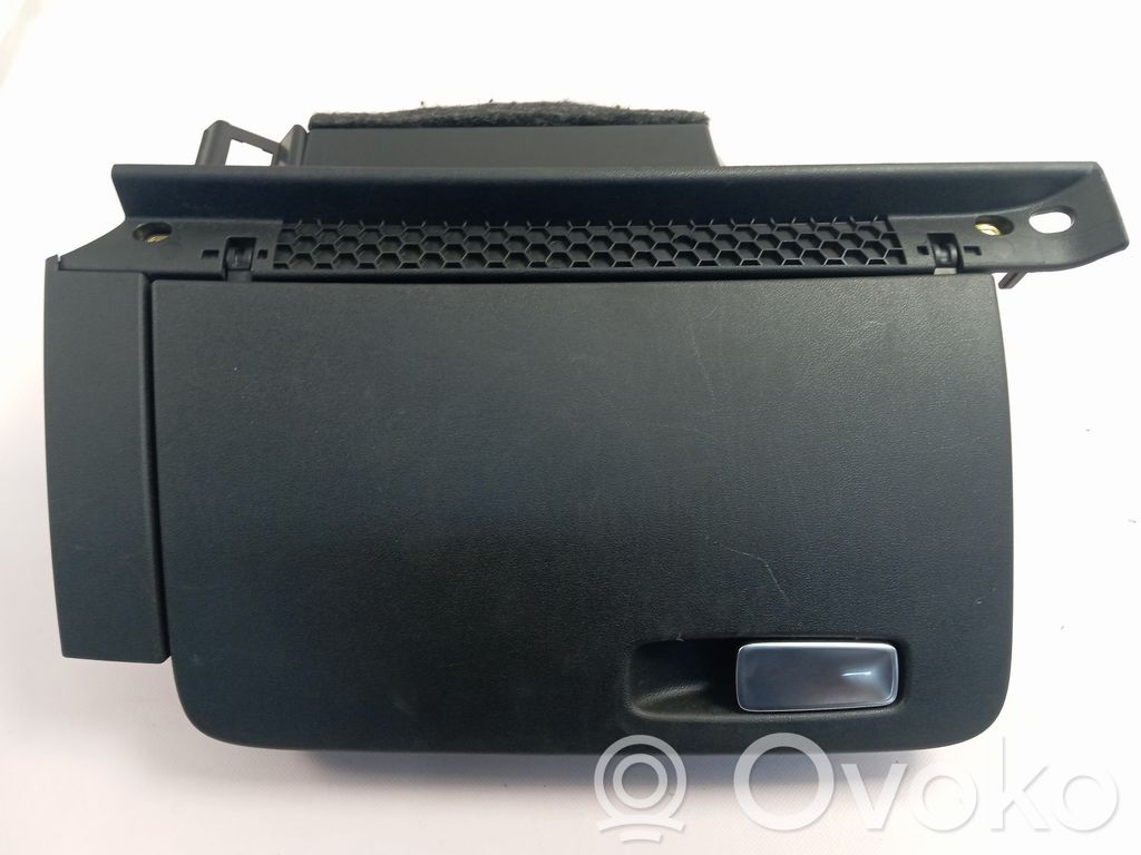 Audi A1 Handschuhfach 