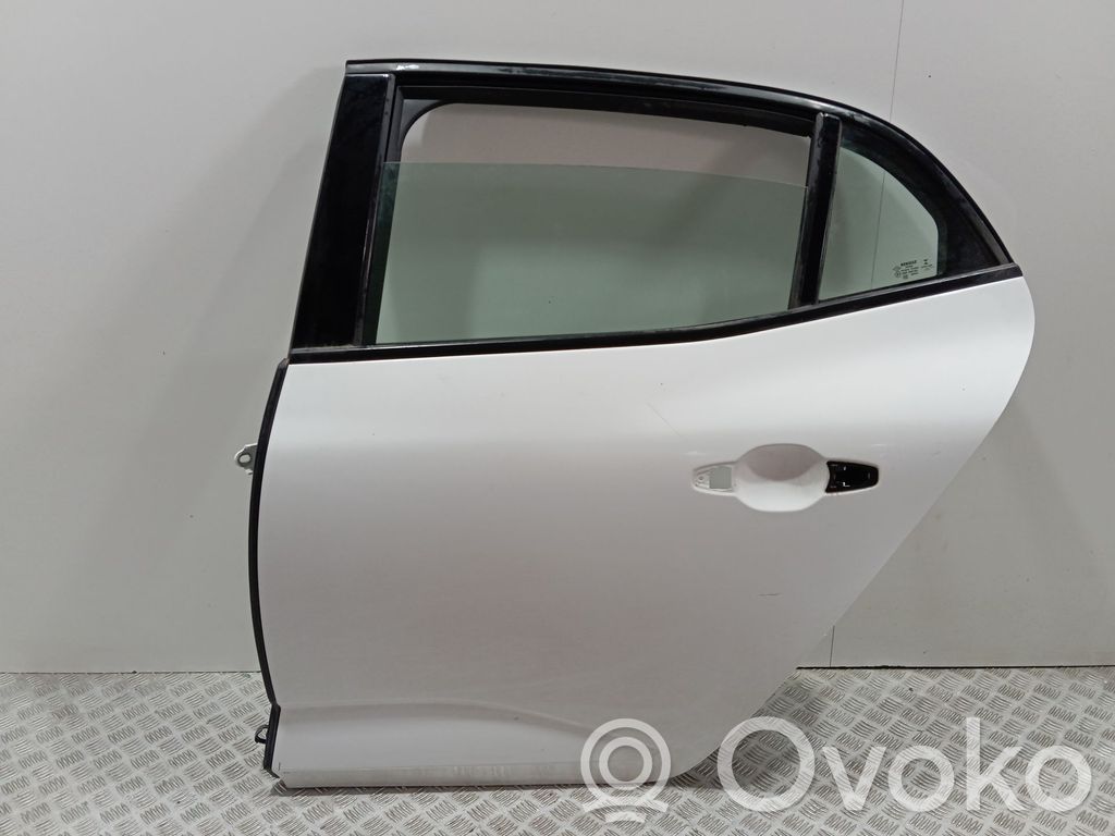 Puerta trasera   821015121R