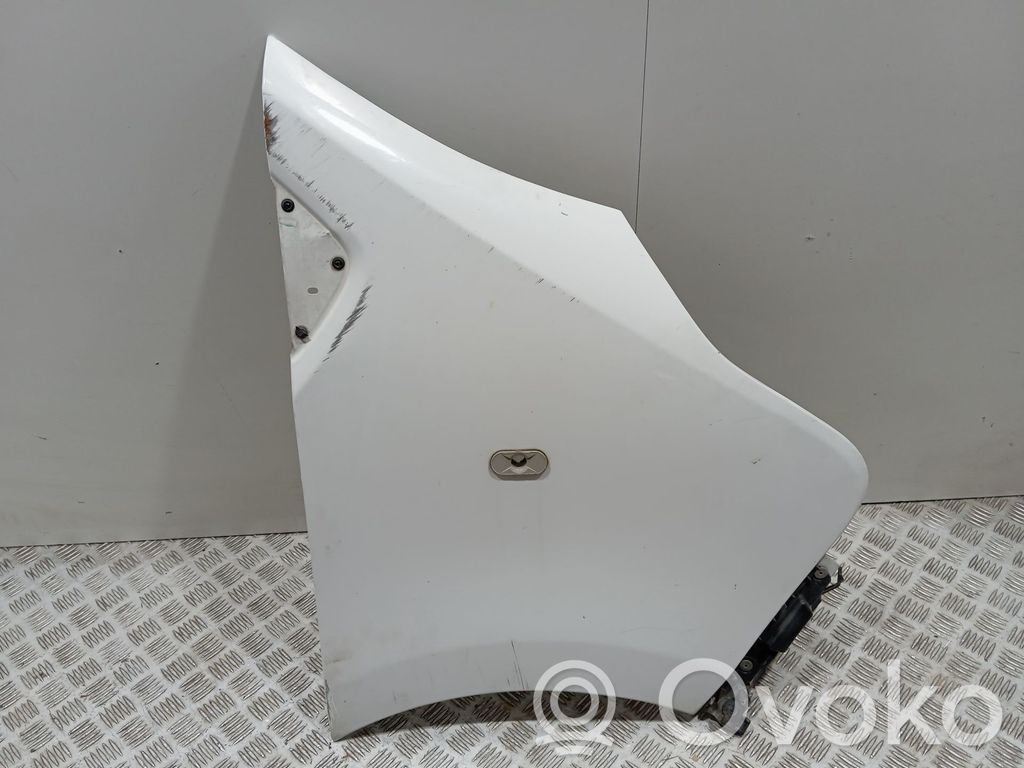 Opel Vivaro Błotnik przedni 