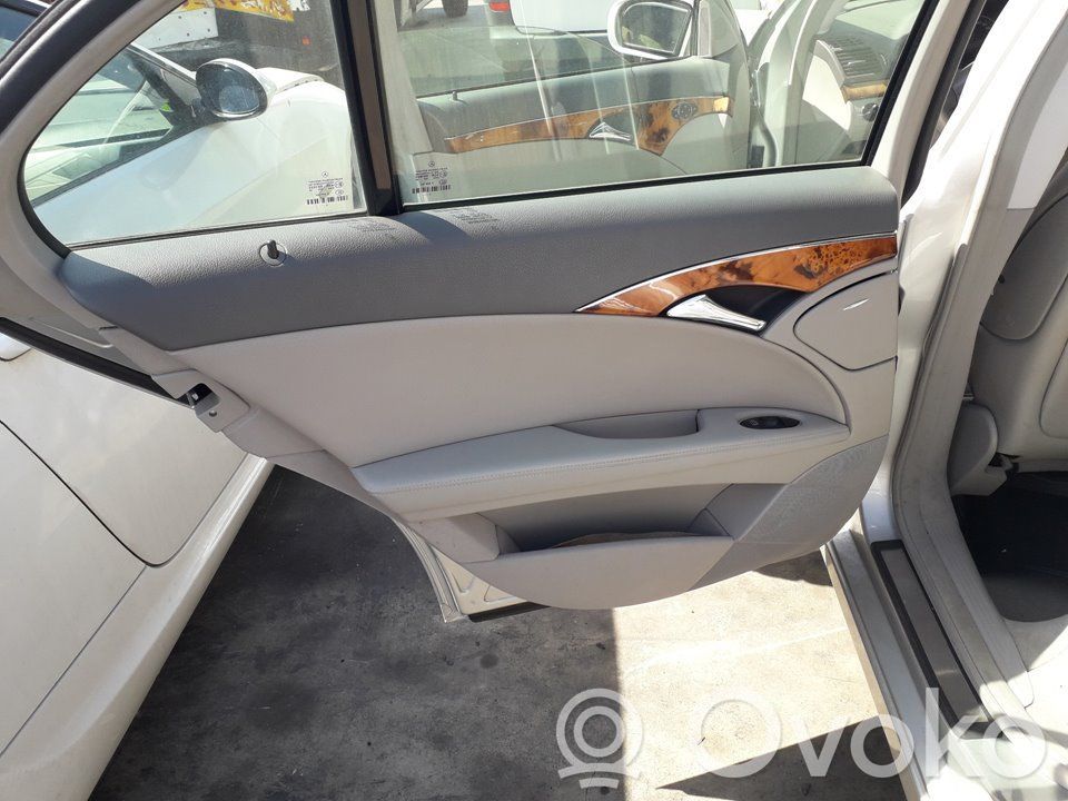 Mercedes-Benz E AMG W210 Takaoven verhoilu 