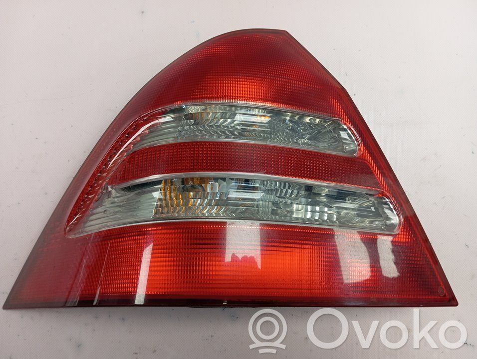 Mercedes-Benz C W203 Lampa tylna