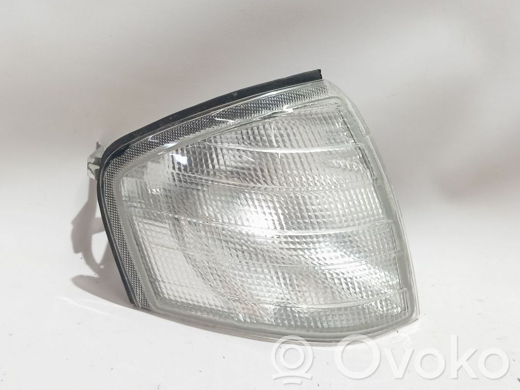 Mercedes-Benz C W202 Lampa przednia