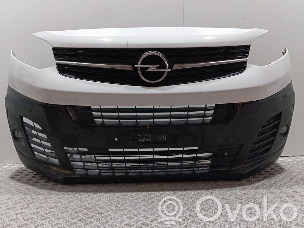 Opel Vivaro Zderzak przedni 