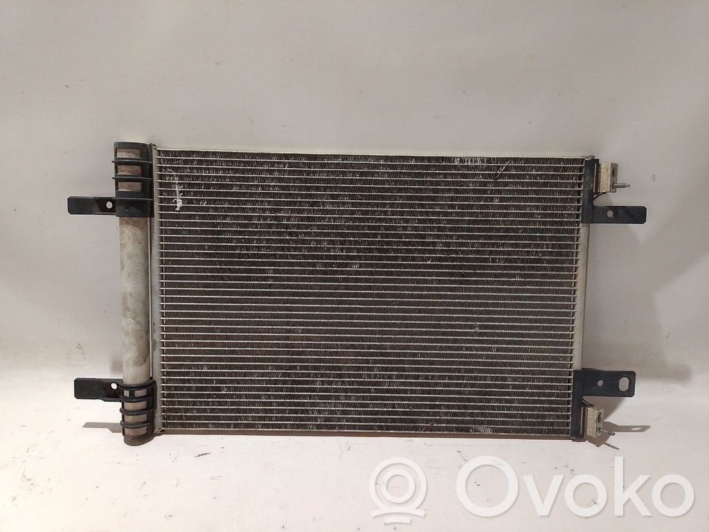 Opel Vivaro Gaisa kondicioniera dzeses radiators