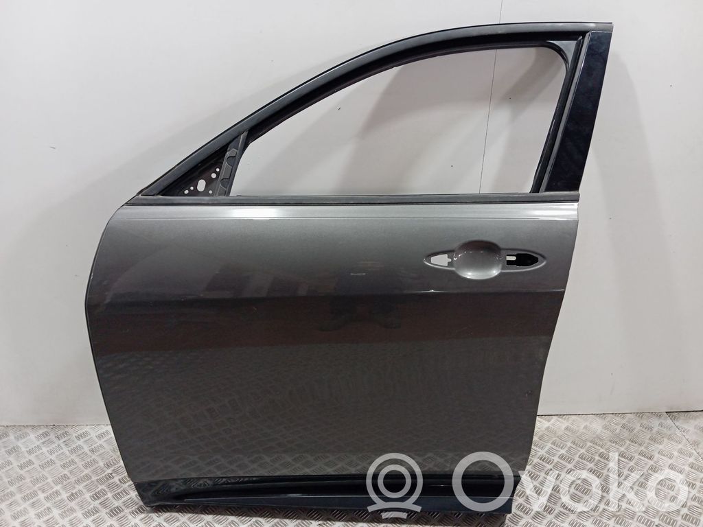 Alfa Romeo Tonale Tür vorne