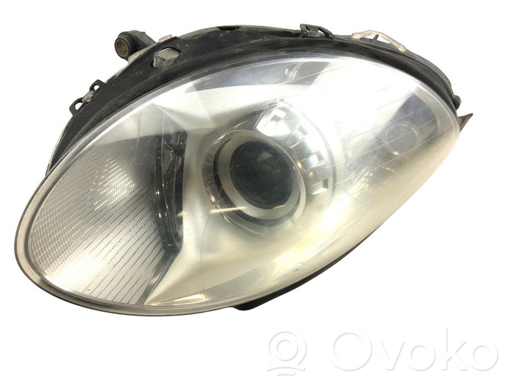 Mercedes-Benz R W251 Lampa przednia 