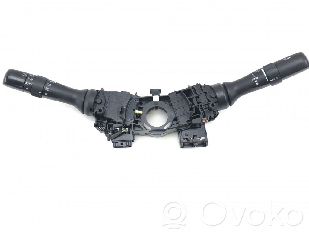 Toyota Avensis T270 Wiper turn signal indicator stalk/switch 