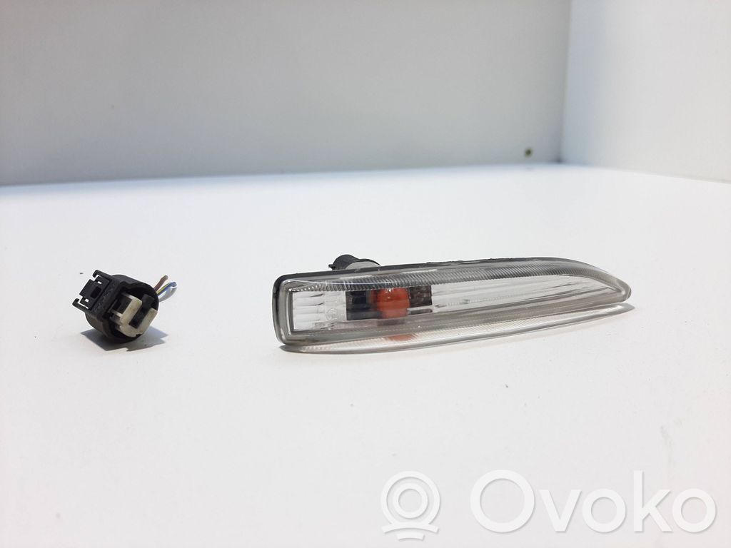 BMW 7 E65 E66 Front fender indicator light 